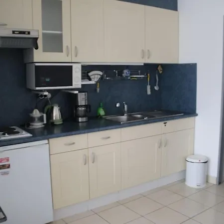 44, Heliopolis E Au Village Naturiste * Agde