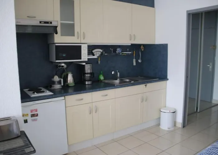 44, Heliopolis E Au Village Naturiste * Agde