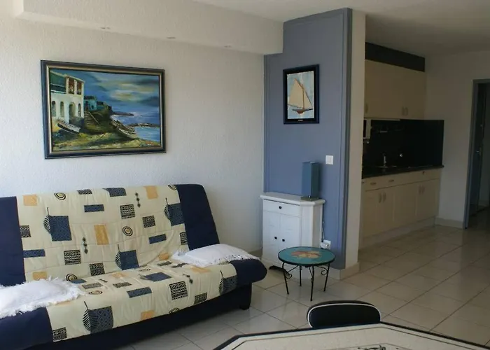 44, Héliopolis E Au Village Naturiste